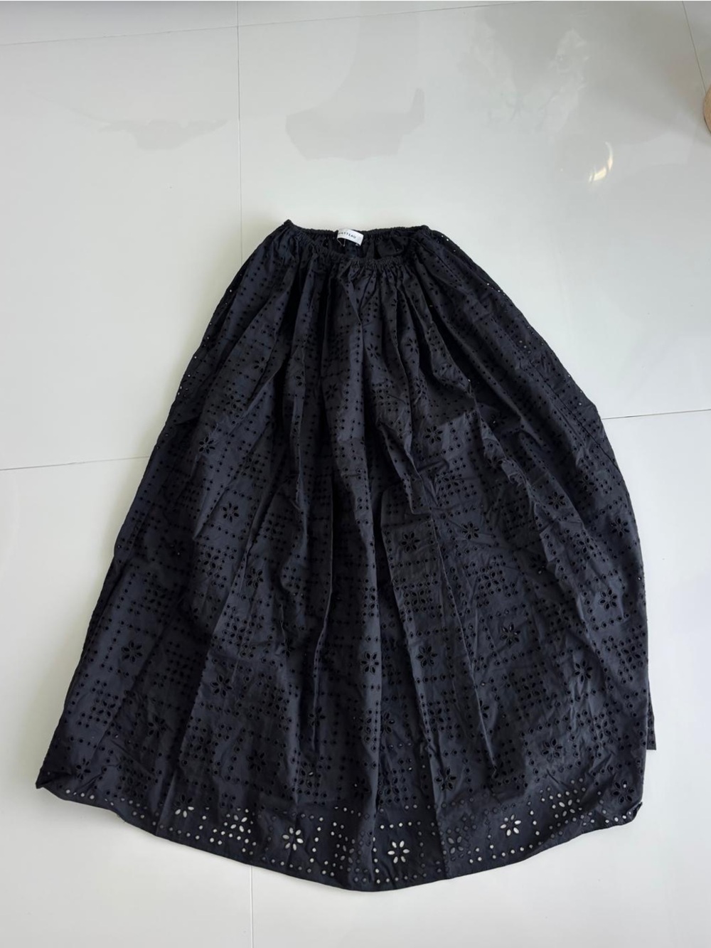 Matteau Black Broderie Eyelet Skirt
Size 2 (AU 8 / US 4 / EU 36)